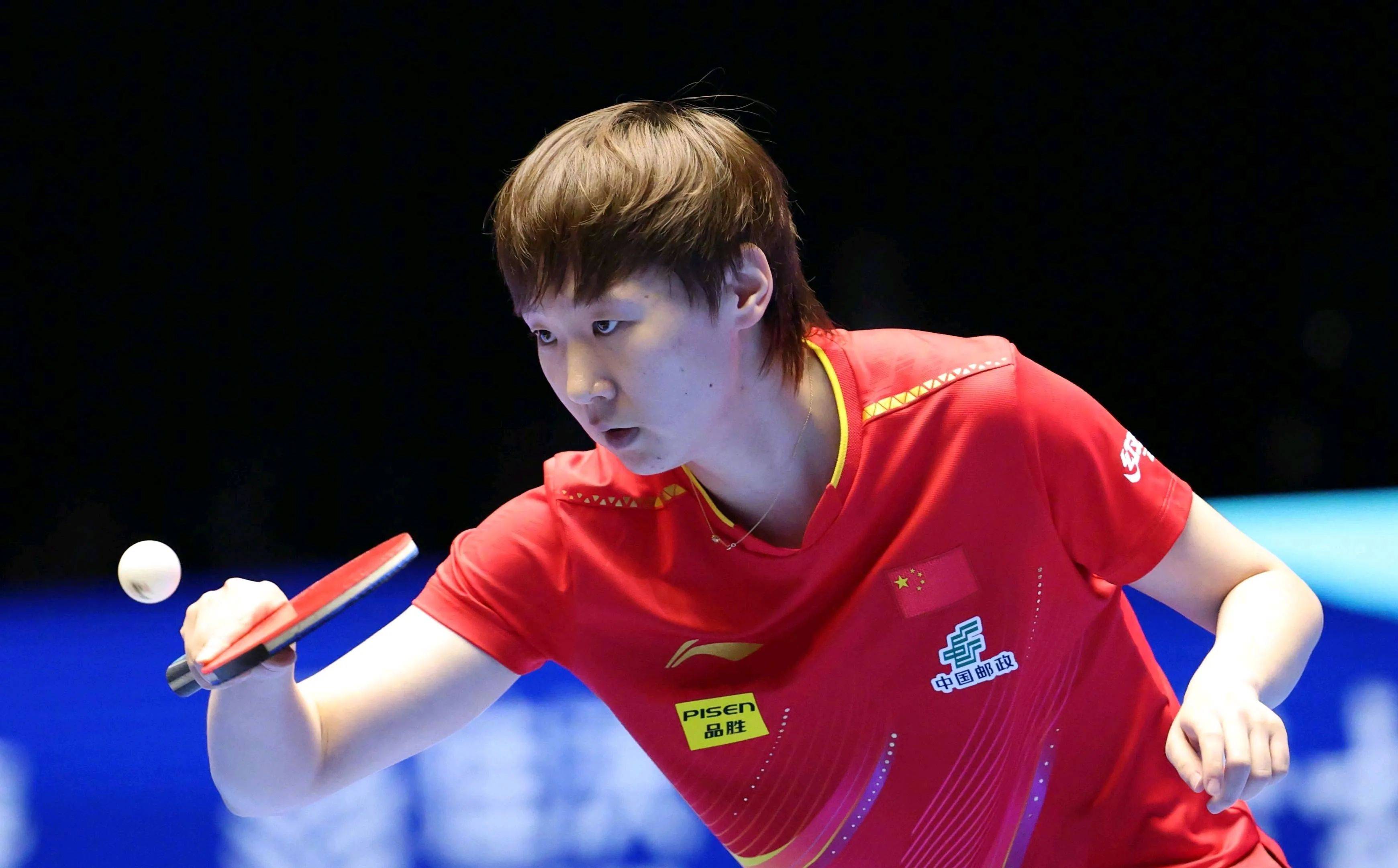 女足比赛冠军捧杯,精彩瞬间永存 女足比赛冠军捧杯,精彩瞬间永存