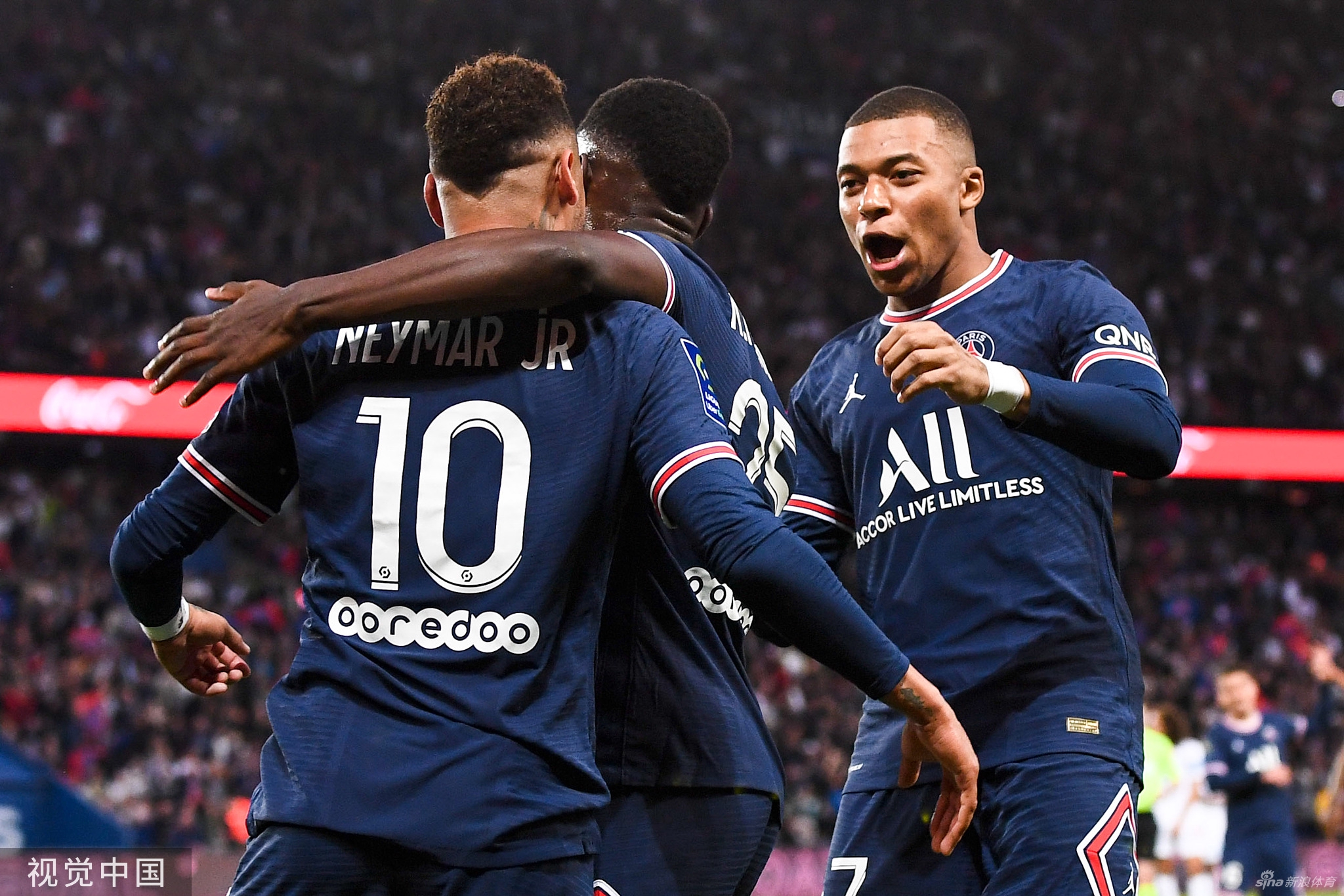 od体育视频-法甲霸主再度获胜，夺得联赛榜首位置