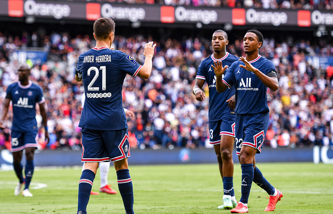 法甲霸主再度获胜,夺得联赛榜首位置 法甲霸主再度获胜,夺得联赛榜首位置