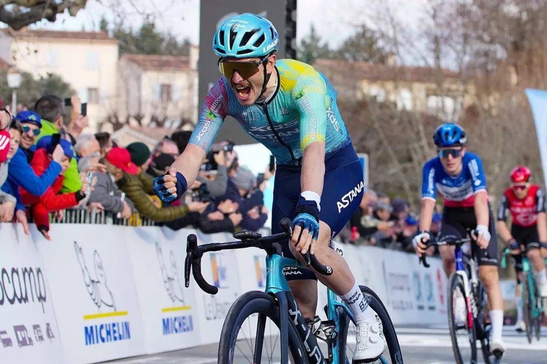 od体育竞技-哥伦比亚自行车选手风驰电掣，冲刺踪迹