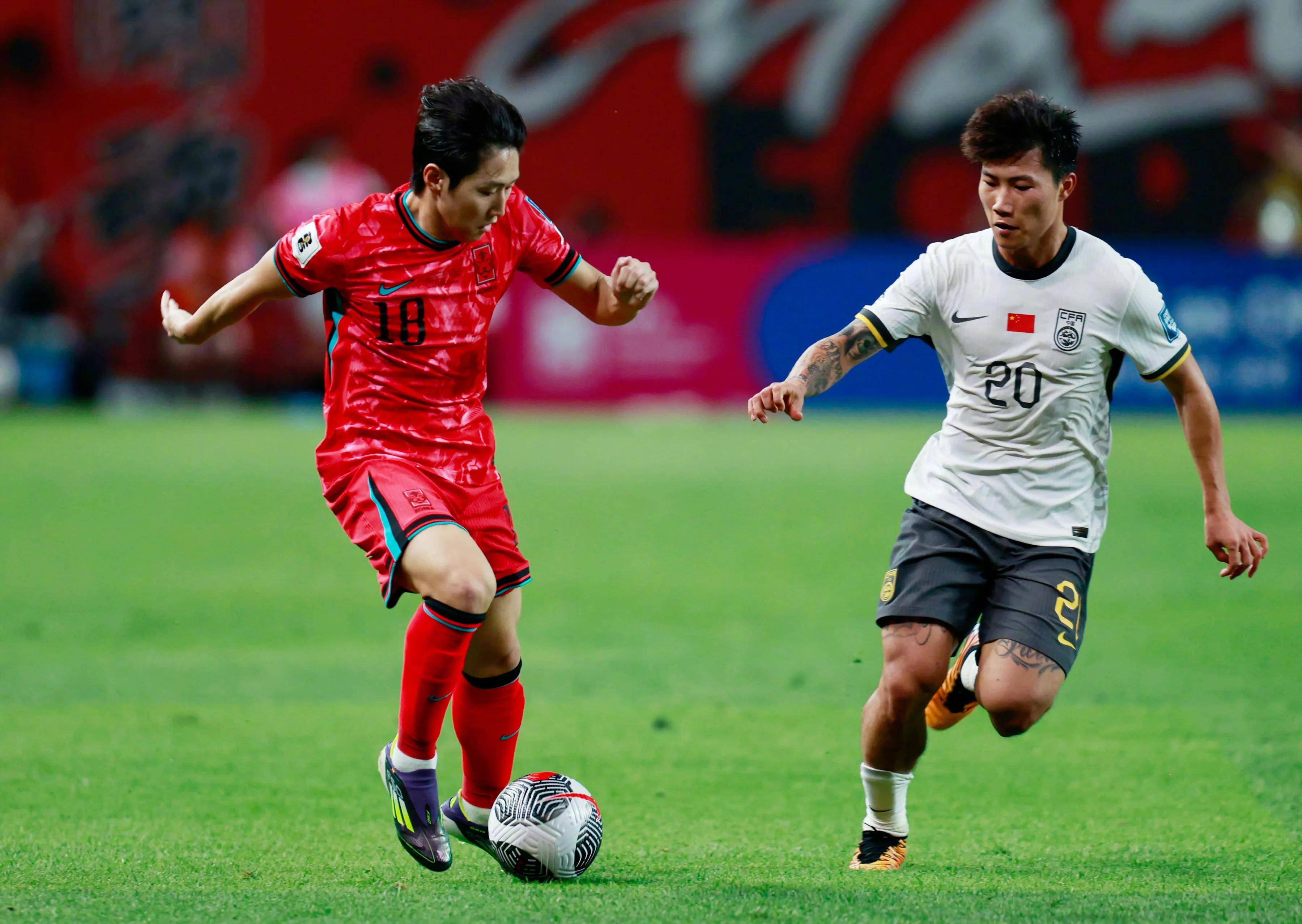 亚洲足球竞技水平再度提升,球迷热情高涨 亚洲足球竞技水平再度提升,球迷热情高涨