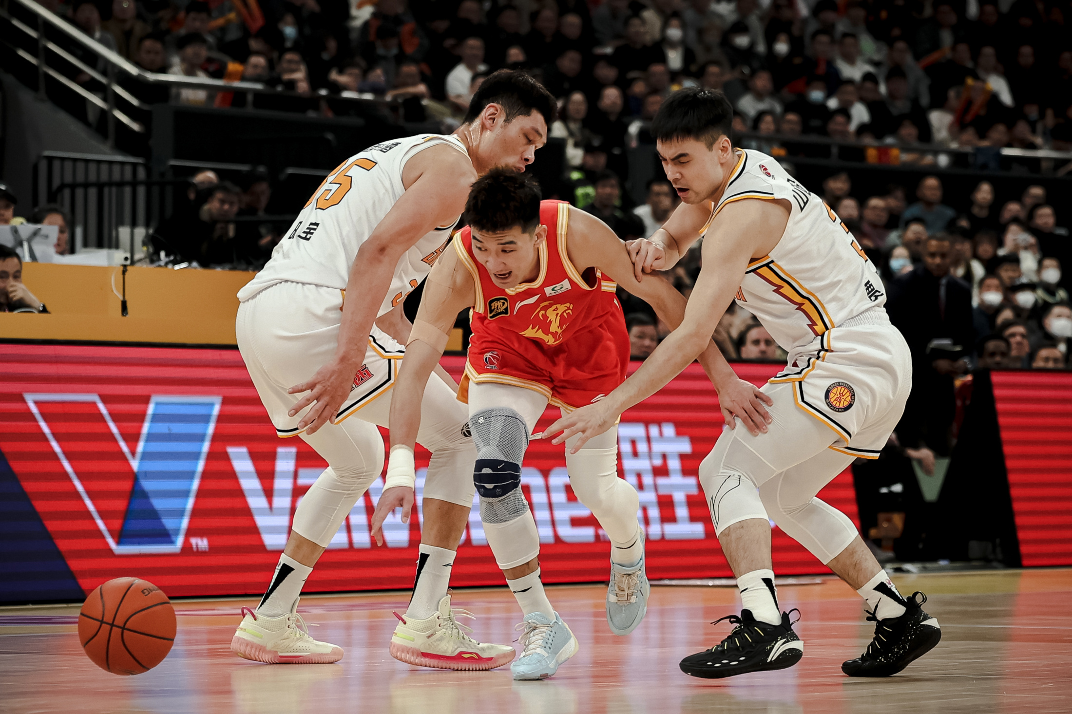 od体育平台-新赛季揭幕，球队勇往直前迎接挑战