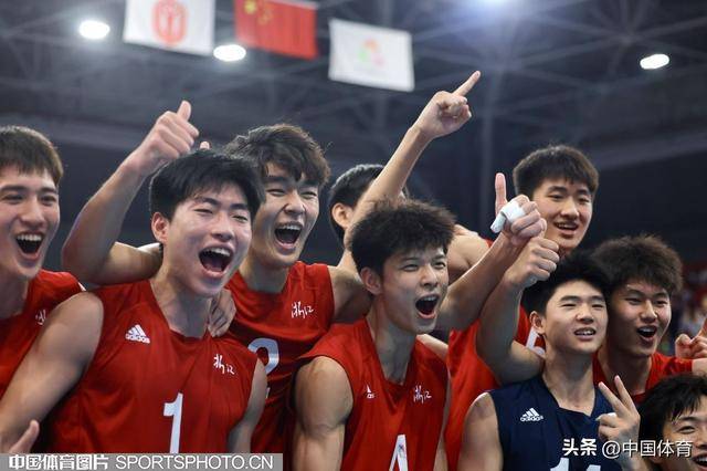 中国男队夺得排球比赛冠军，巩固领先地位
