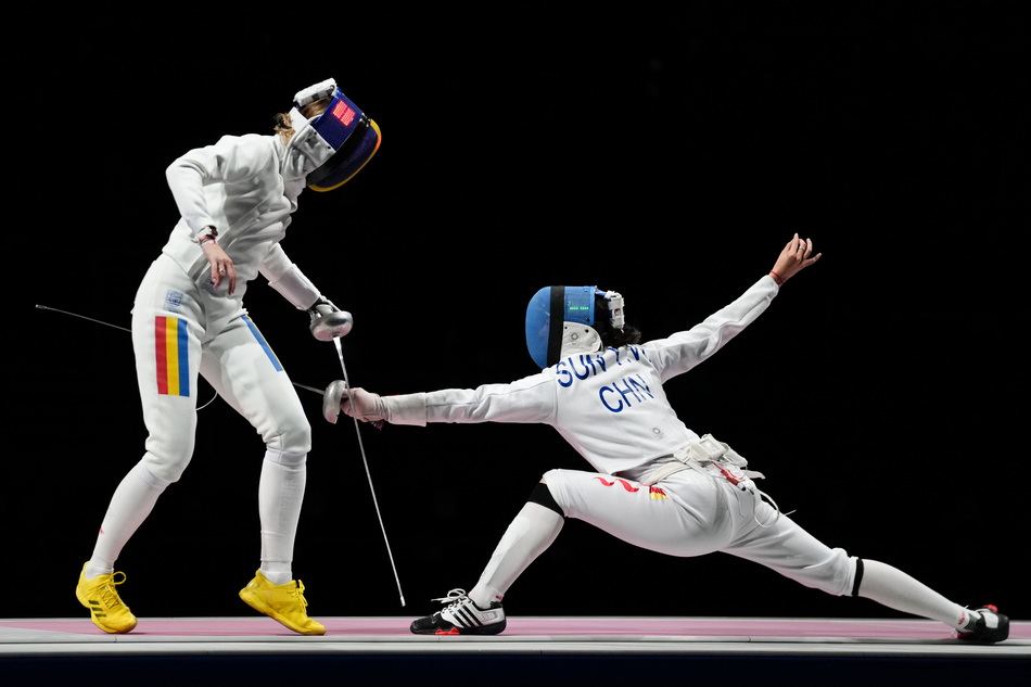 以色列击剑选手神来之手夺冠