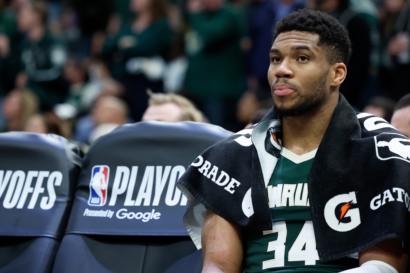 关于雄鹿球队士气高涨，期待再次打破记录的信息