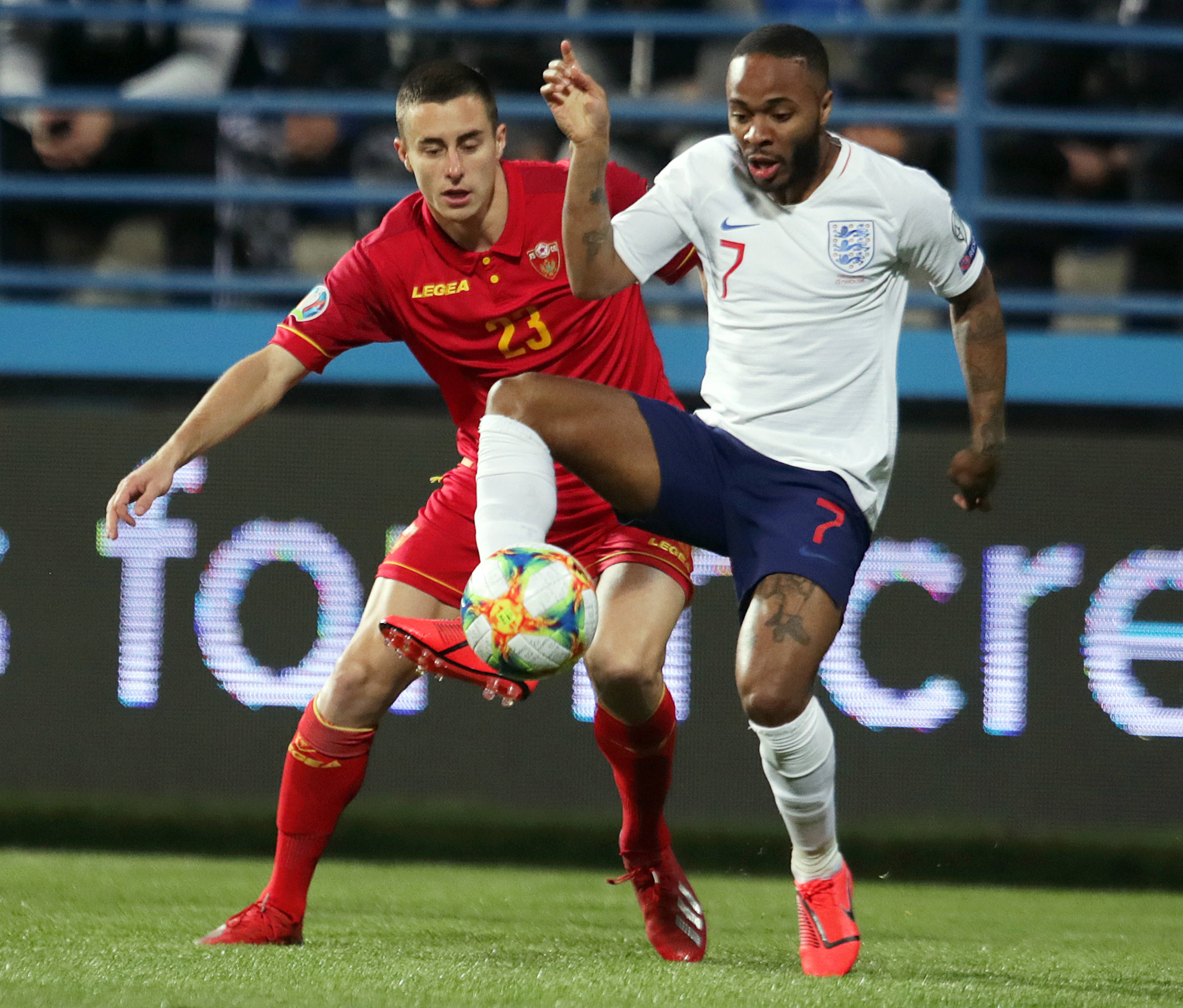 世界级足球赛事中精彩绝伦的对决