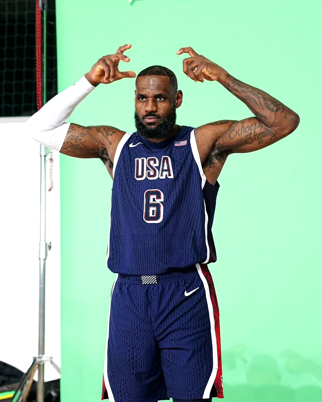 od体育网址-美国篮球赛事中一位老将球员表现出色