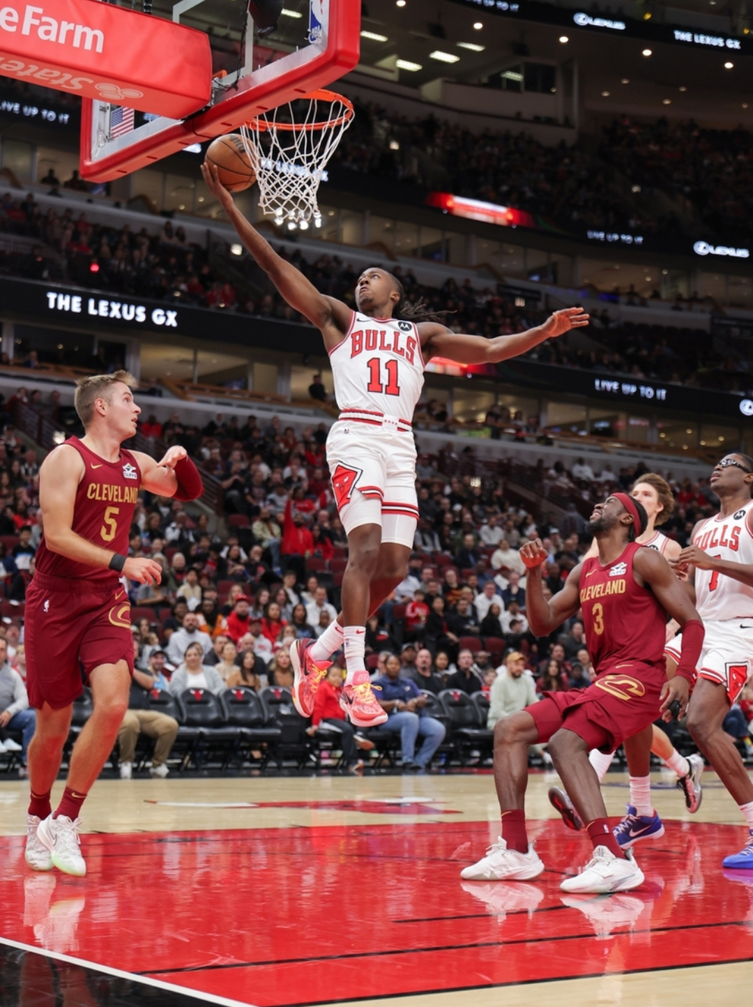 公牛新秀球员展现出潜力，受到球迷热议和支持的简单介绍