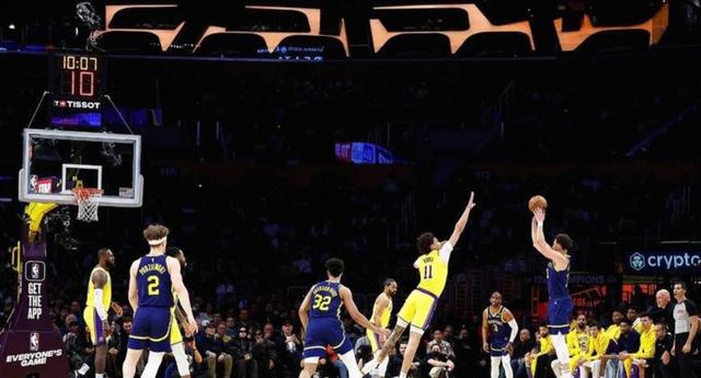 包含猛龙主场大胜开拓者，取得双杀的词条