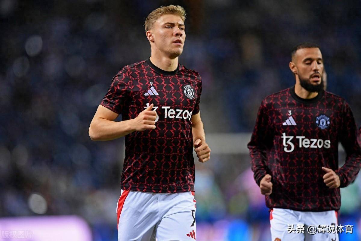 包含曼联客场全身而退，延续不败势头的词条