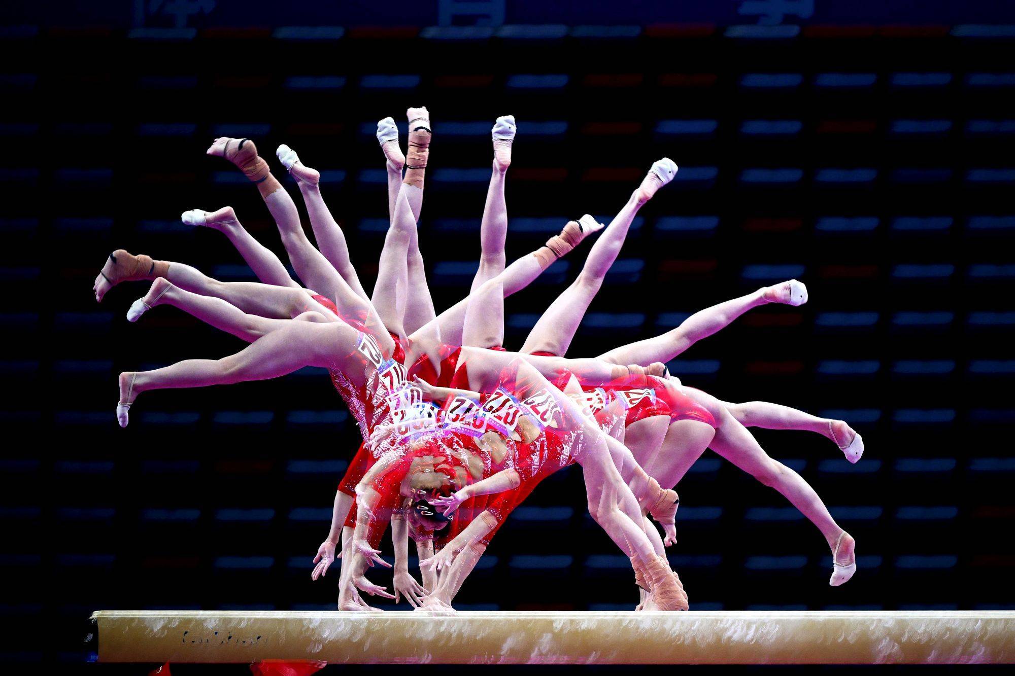 荷兰体操选手华丽表演，抢眼亮相