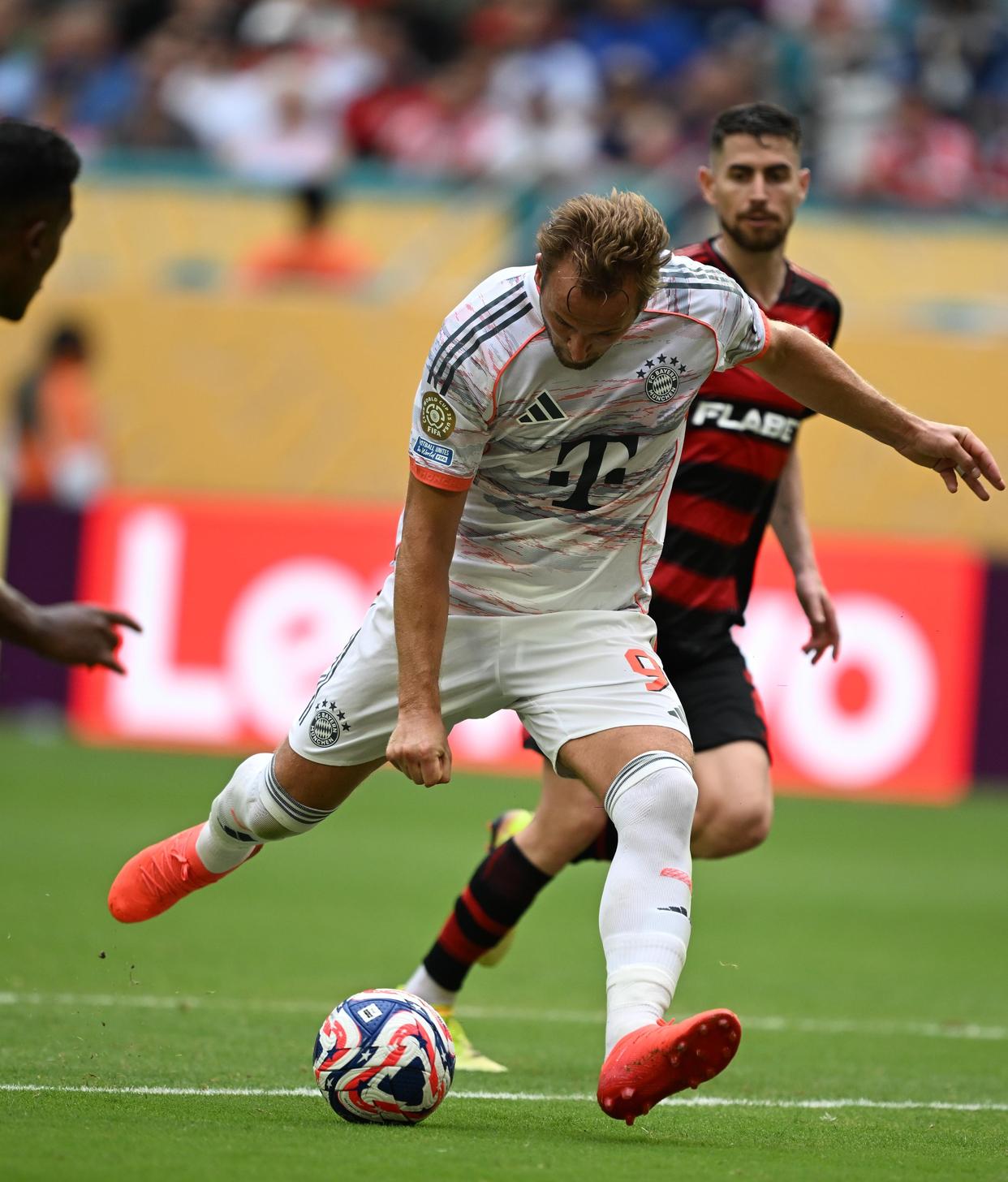 拜仁慕尼黑严防死守，坚守晋级希望的简单介绍