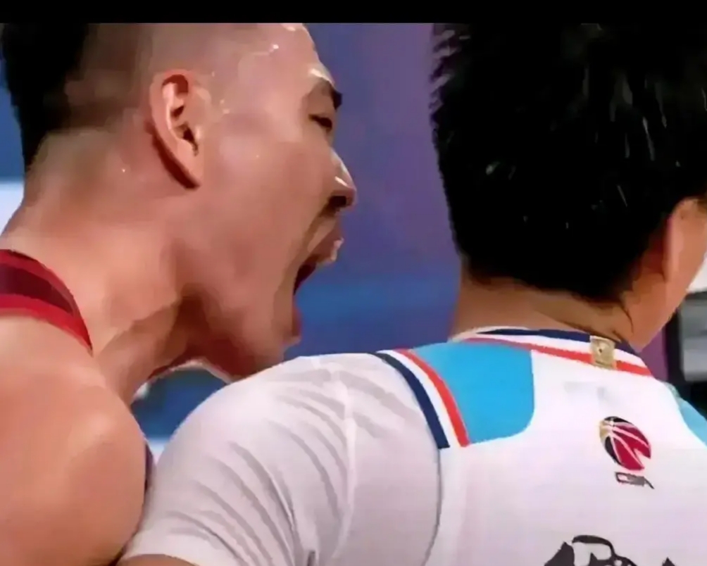 od体育网页版入口-球场上火药味十足，球员斗志昂扬的简单介绍